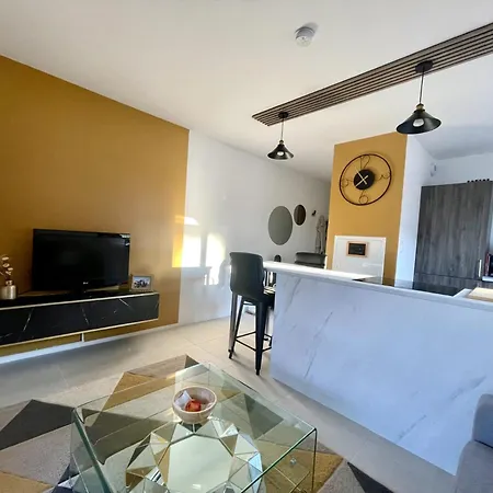 Apartment Charmant T2 Avec Terrasse *